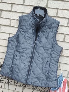 Jane Ashley/ Gray Sleeveless Vest